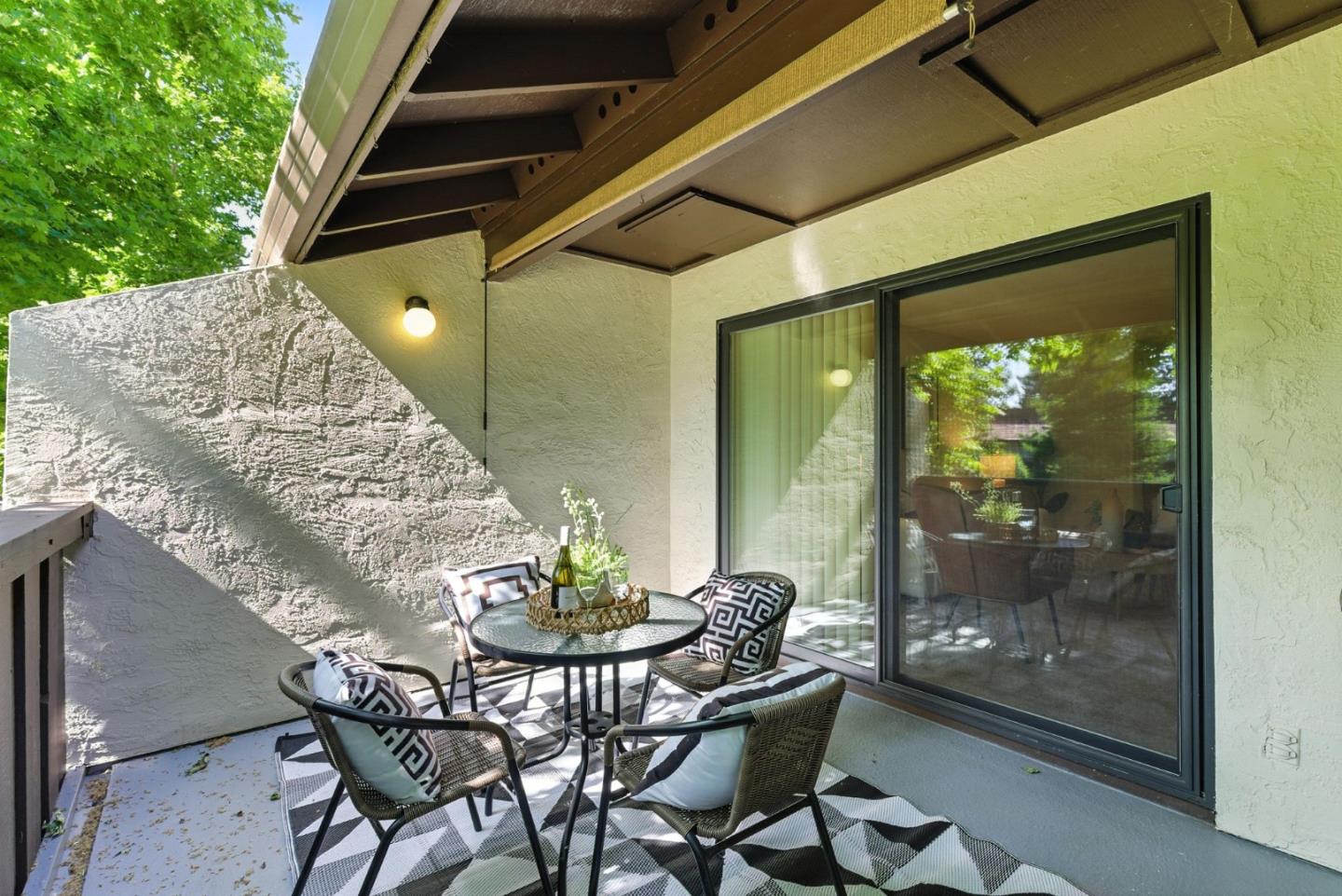 Detail Gallery Image 18 of 33 For 1001 E Evelyn Ter #110,  Sunnyvale,  CA 94086 - 2 Beds | 1 Baths