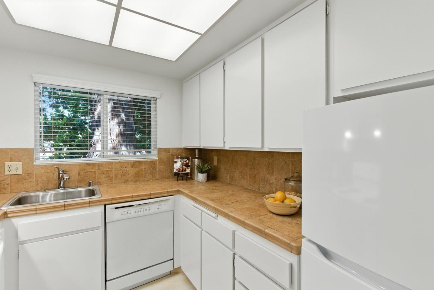 Detail Gallery Image 7 of 33 For 1001 E Evelyn Ter #110,  Sunnyvale,  CA 94086 - 2 Beds | 1 Baths