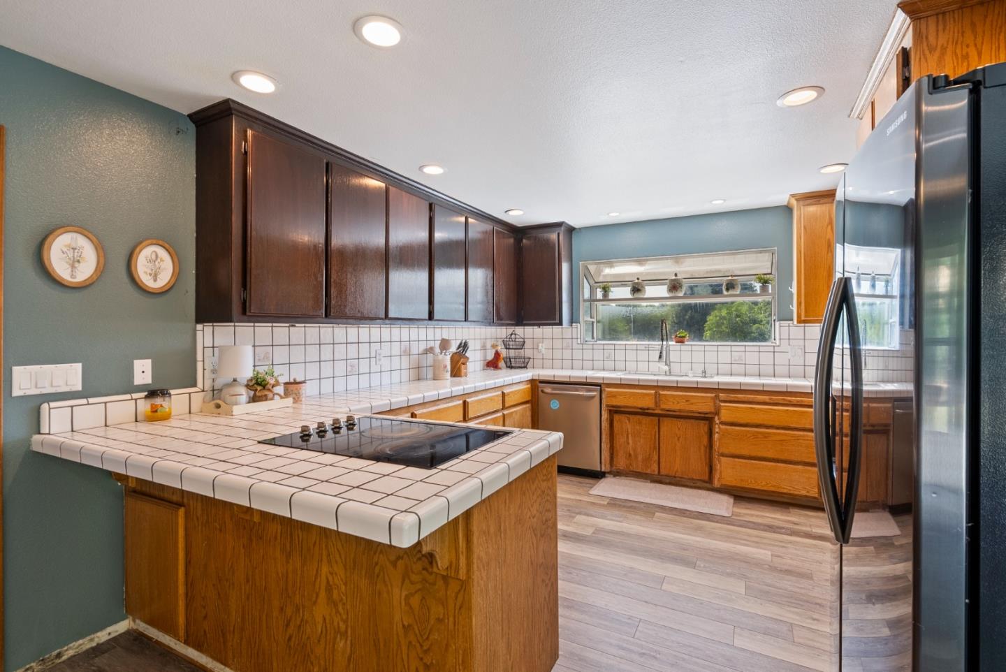 Detail Gallery Image 12 of 61 For 695 Hospital Rd, Hollister,  CA 95023 - 4 Beds | 3 Baths
