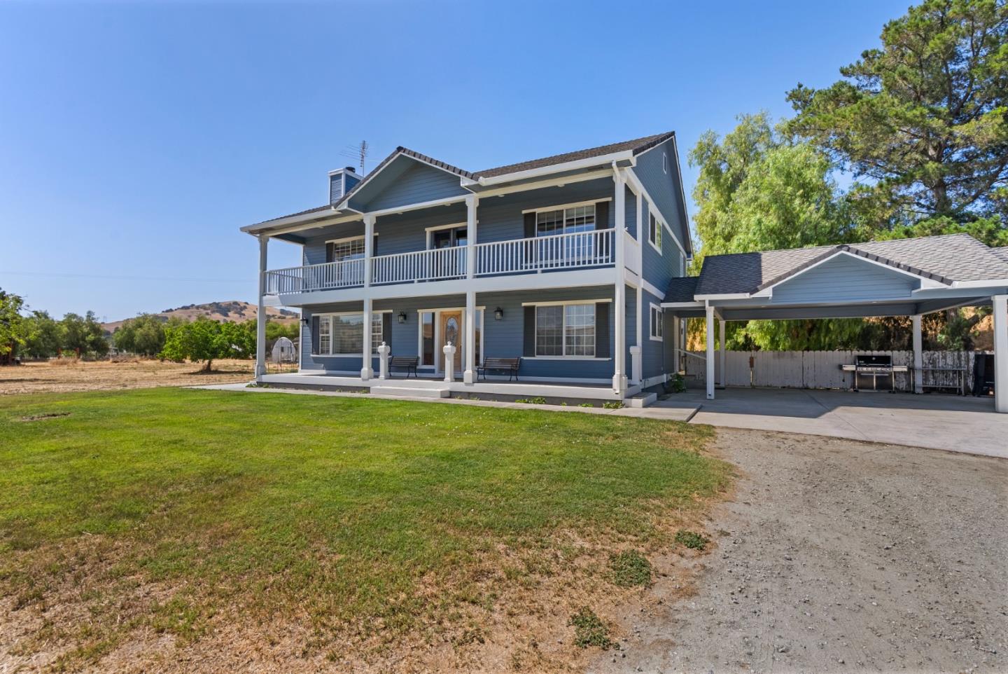Detail Gallery Image 2 of 61 For 695 Hospital Rd, Hollister,  CA 95023 - 4 Beds | 3 Baths