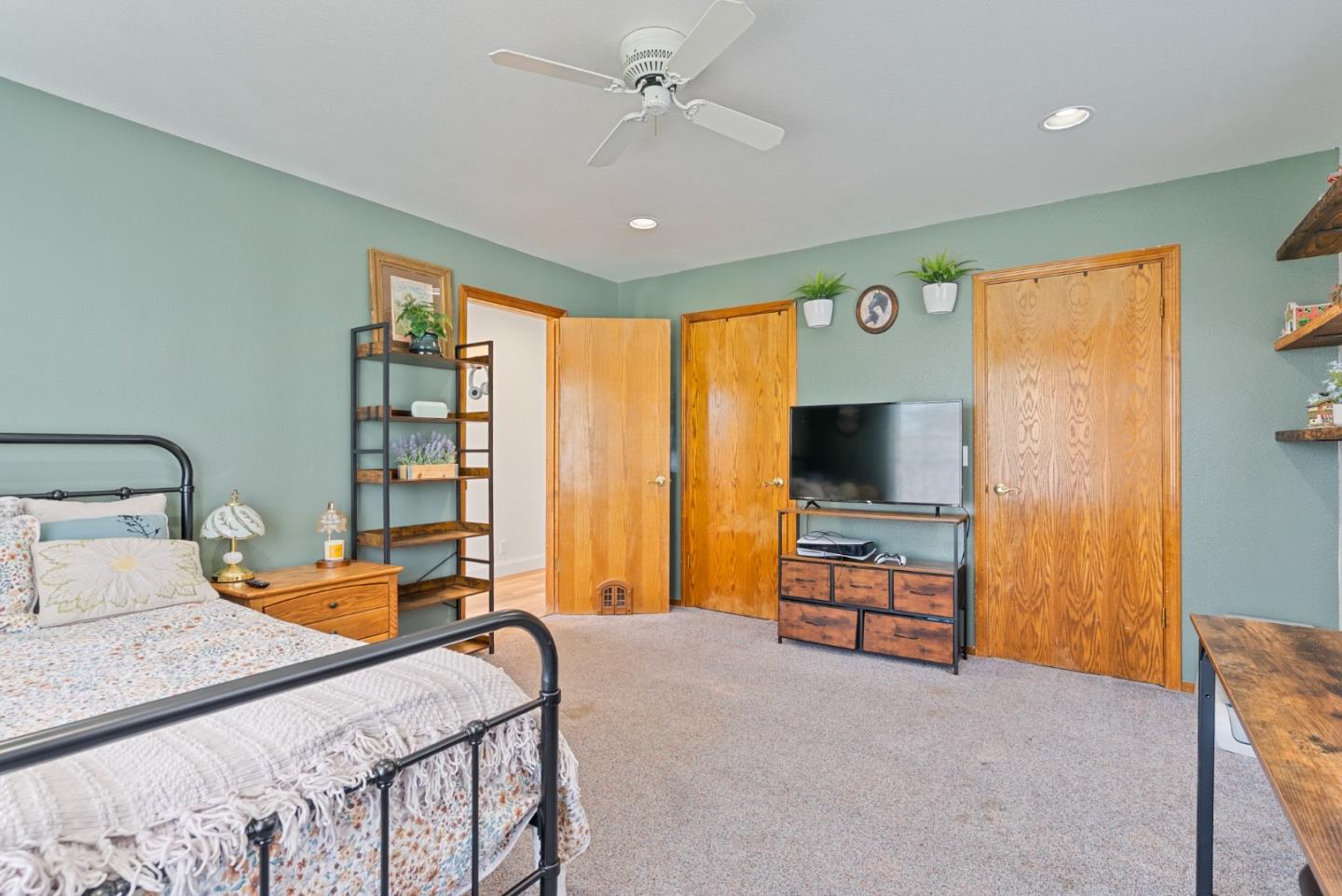 Detail Gallery Image 21 of 61 For 695 Hospital Rd, Hollister,  CA 95023 - 4 Beds | 3 Baths