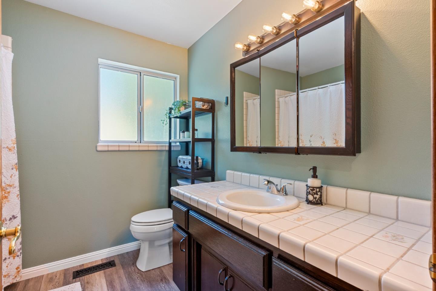 Detail Gallery Image 23 of 61 For 695 Hospital Rd, Hollister,  CA 95023 - 4 Beds | 3 Baths