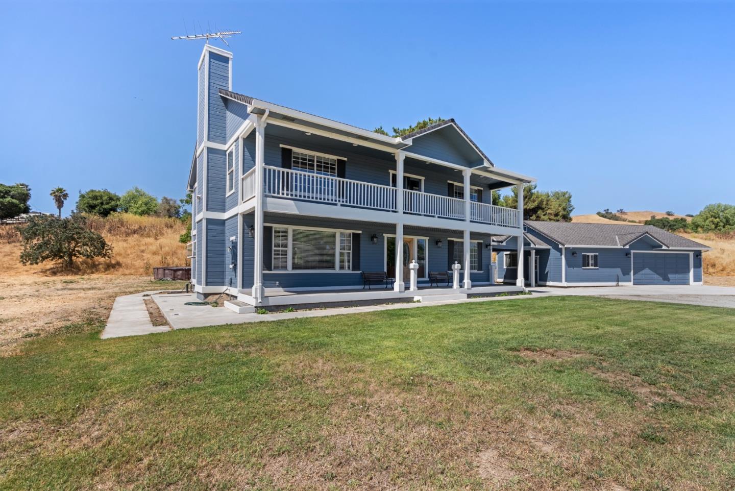 Detail Gallery Image 3 of 61 For 695 Hospital Rd, Hollister,  CA 95023 - 4 Beds | 3 Baths