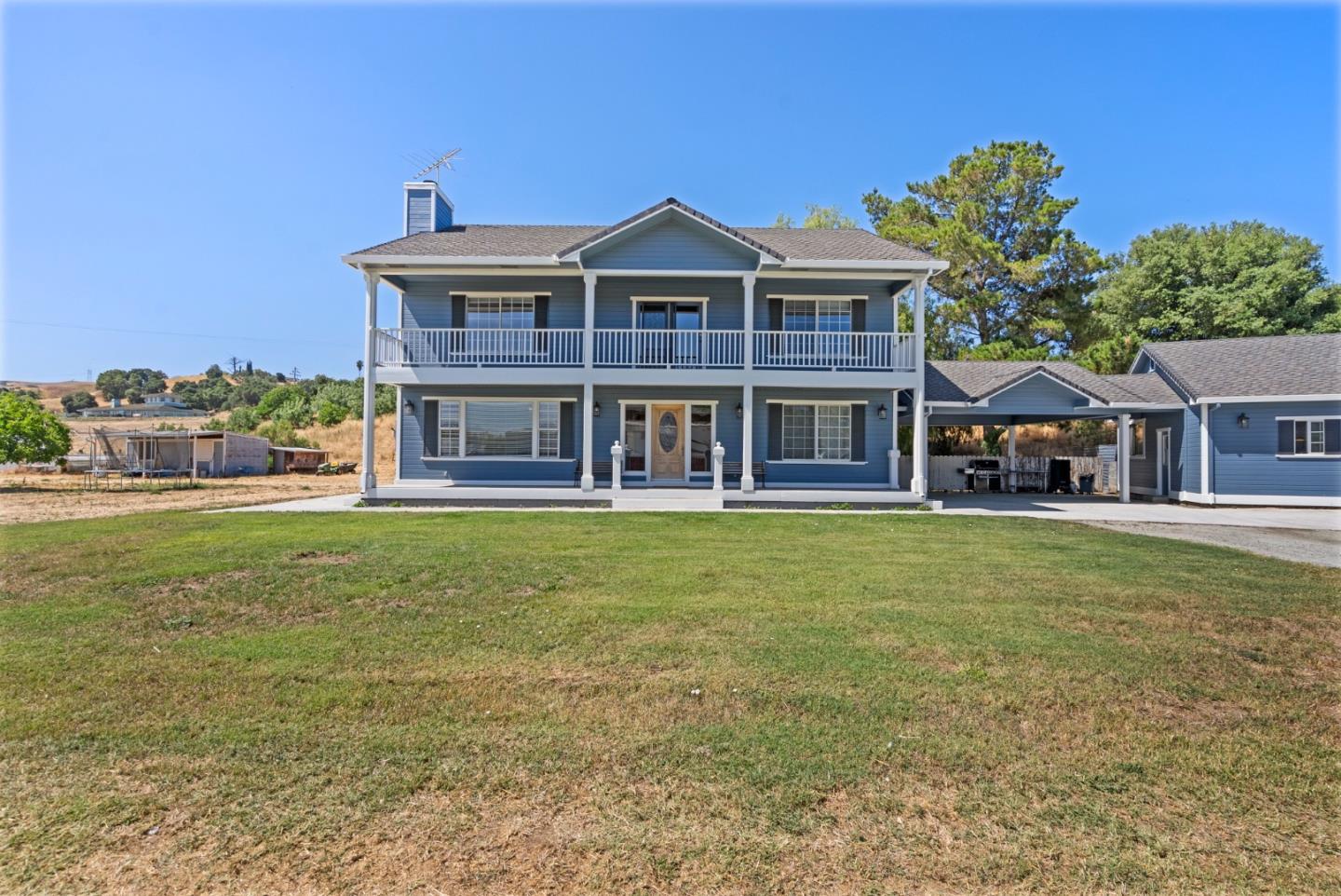 Detail Gallery Image 5 of 61 For 695 Hospital Rd, Hollister,  CA 95023 - 4 Beds | 3 Baths