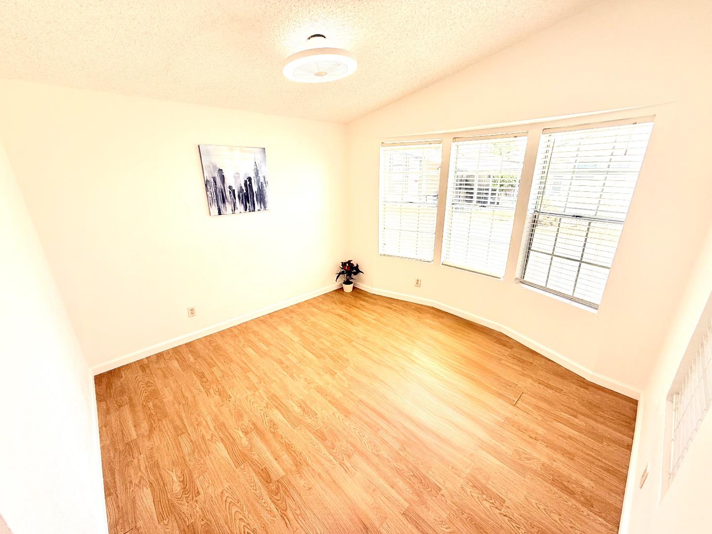 Detail Gallery Image 4 of 27 For 200 Ford Rd #160,  San Jose,  CA 95138 - 3 Beds | 2 Baths