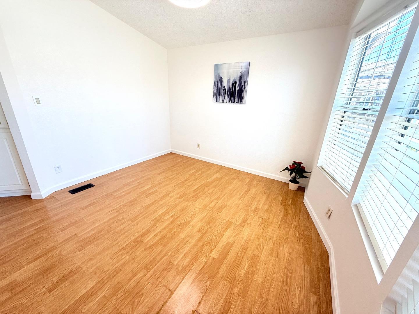 Detail Gallery Image 5 of 27 For 200 Ford Rd #160,  San Jose,  CA 95138 - 3 Beds | 2 Baths