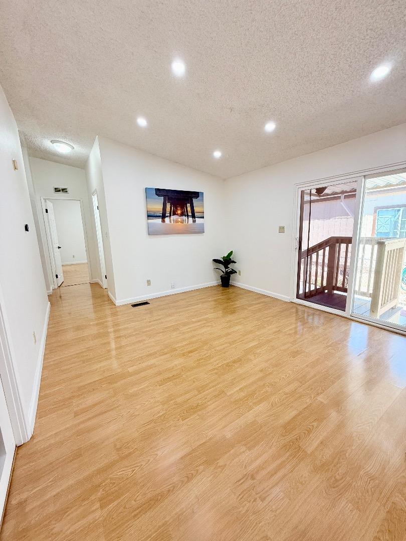 Detail Gallery Image 6 of 27 For 200 Ford Rd #160,  San Jose,  CA 95138 - 3 Beds | 2 Baths