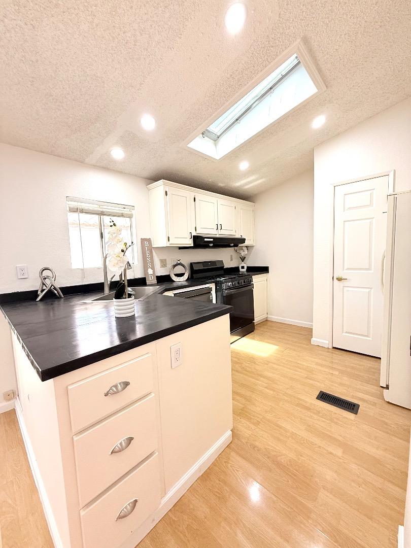 Detail Gallery Image 8 of 27 For 200 Ford Rd #160,  San Jose,  CA 95138 - 3 Beds | 2 Baths