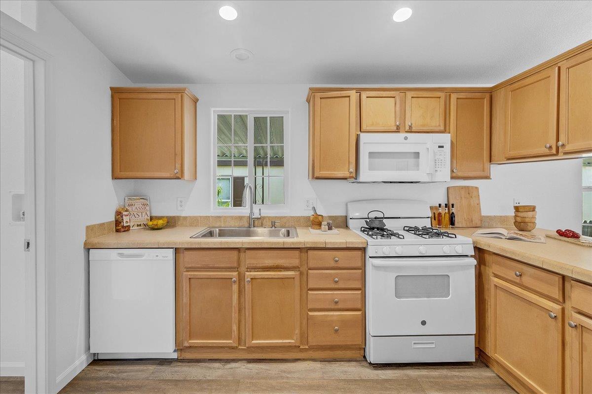 Detail Gallery Image 10 of 38 For 501 S Green Valley Rd #10,  Watsonville,  CA 95076 - 4 Beds | 2 Baths