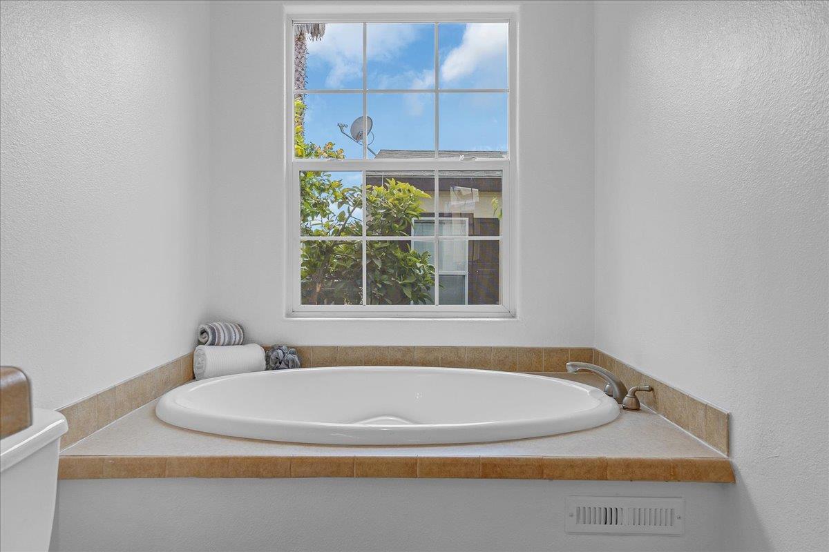 Detail Gallery Image 20 of 38 For 501 S Green Valley Rd #10,  Watsonville,  CA 95076 - 4 Beds | 2 Baths