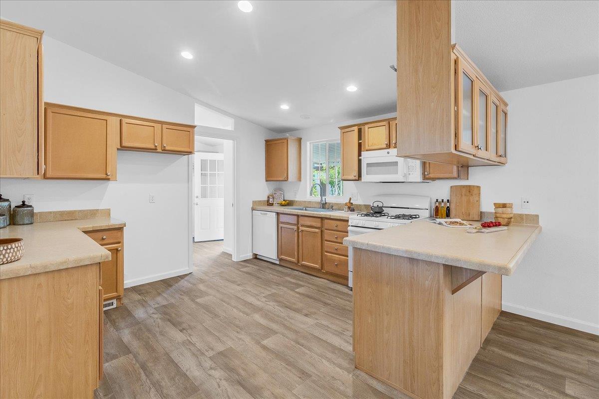 Detail Gallery Image 8 of 38 For 501 S Green Valley Rd #10,  Watsonville,  CA 95076 - 4 Beds | 2 Baths