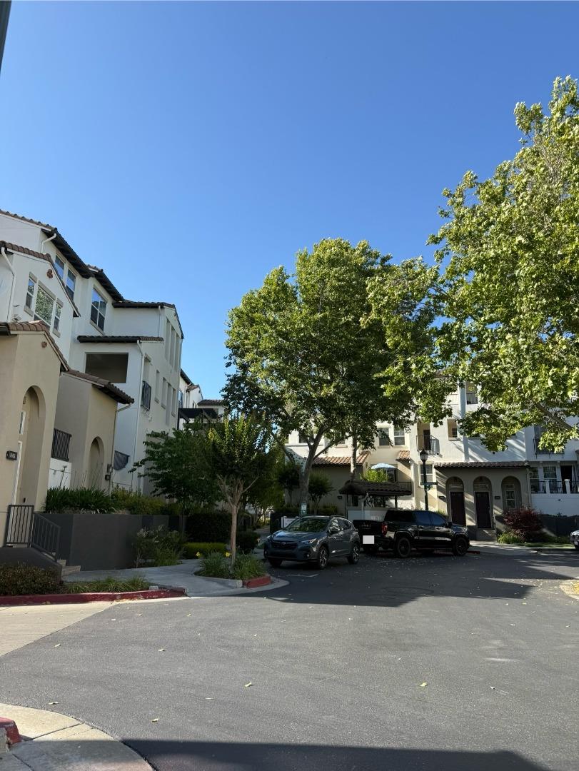 Detail Gallery Image 2 of 23 For 4171 Clarinbridge Cir, Dublin,  CA 94568 - 2 Beds | 2 Baths