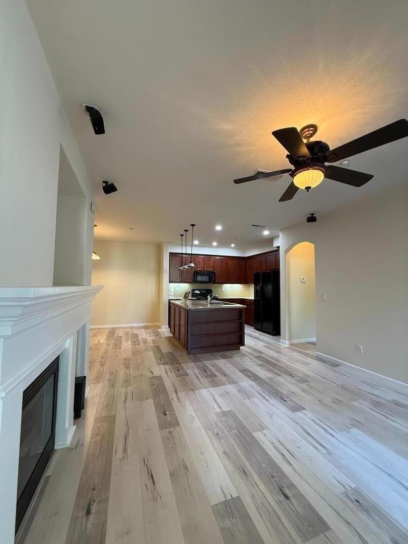 Detail Gallery Image 3 of 23 For 4171 Clarinbridge Cir, Dublin,  CA 94568 - 2 Beds | 2 Baths