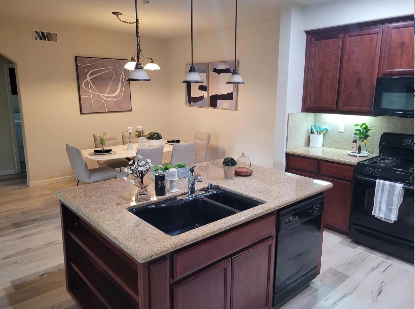 Detail Gallery Image 8 of 23 For 4171 Clarinbridge Cir, Dublin,  CA 94568 - 2 Beds | 2 Baths