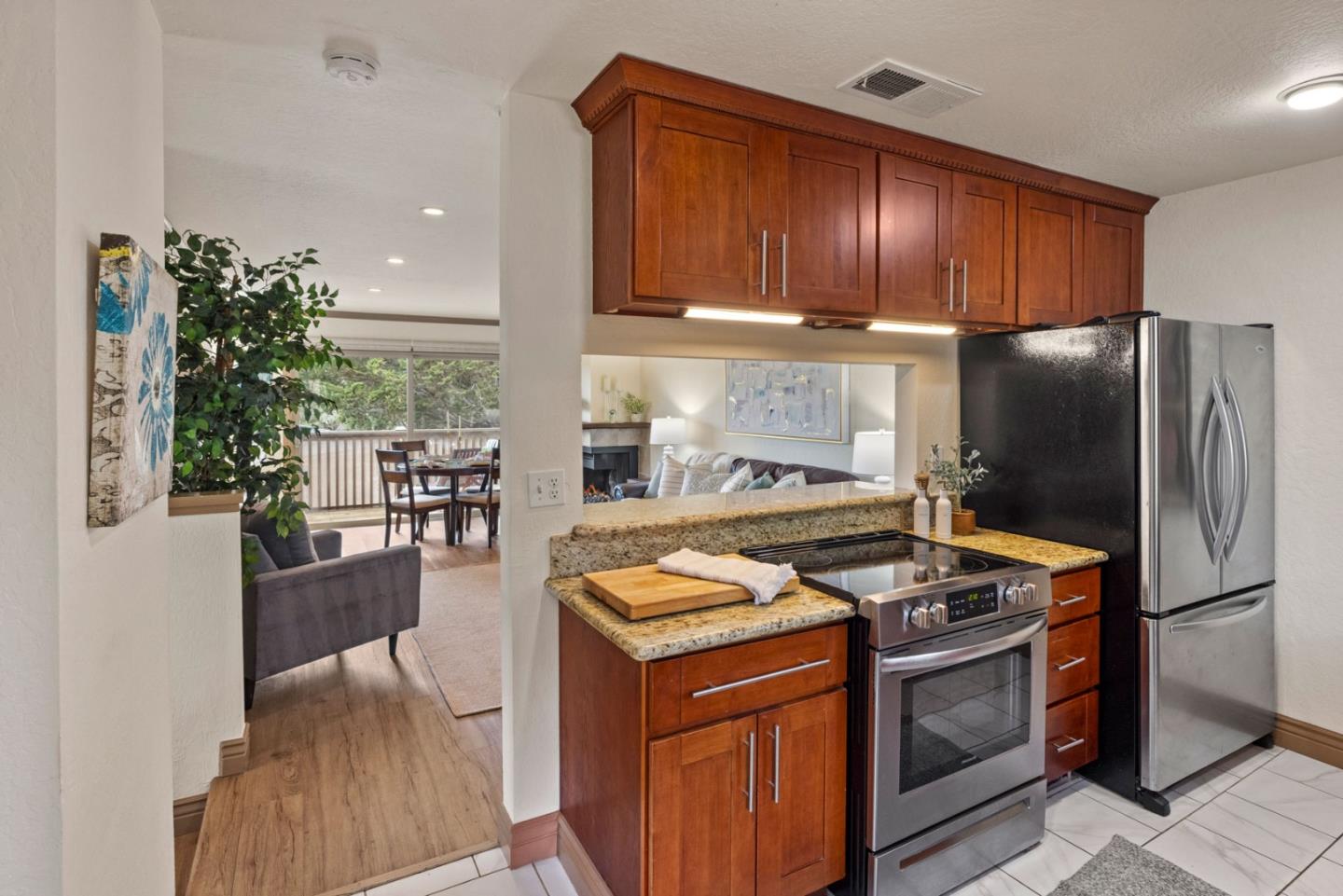 Detail Gallery Image 7 of 17 For 1037 Highland St a,  Seaside,  CA 93955 - 2 Beds | 1/1 Baths