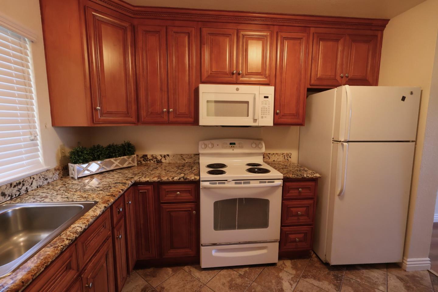 Detail Gallery Image 3 of 15 For 392 Caribe Way, San Jose,  CA 95133 - 2 Beds | 2/1 Baths