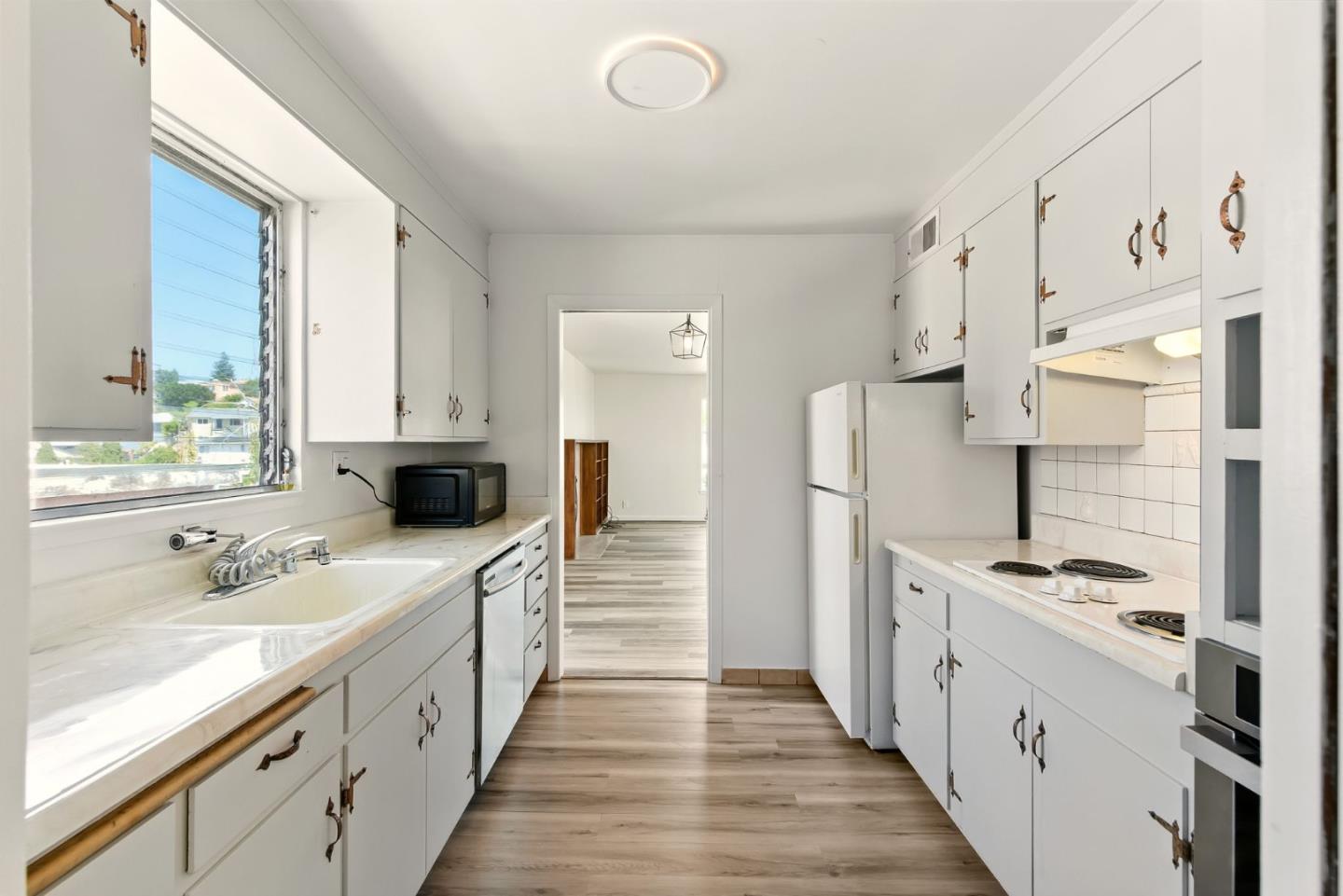 Detail Gallery Image 11 of 25 For 498 Capital St, Oakland,  CA 94610 - – Beds | – Baths