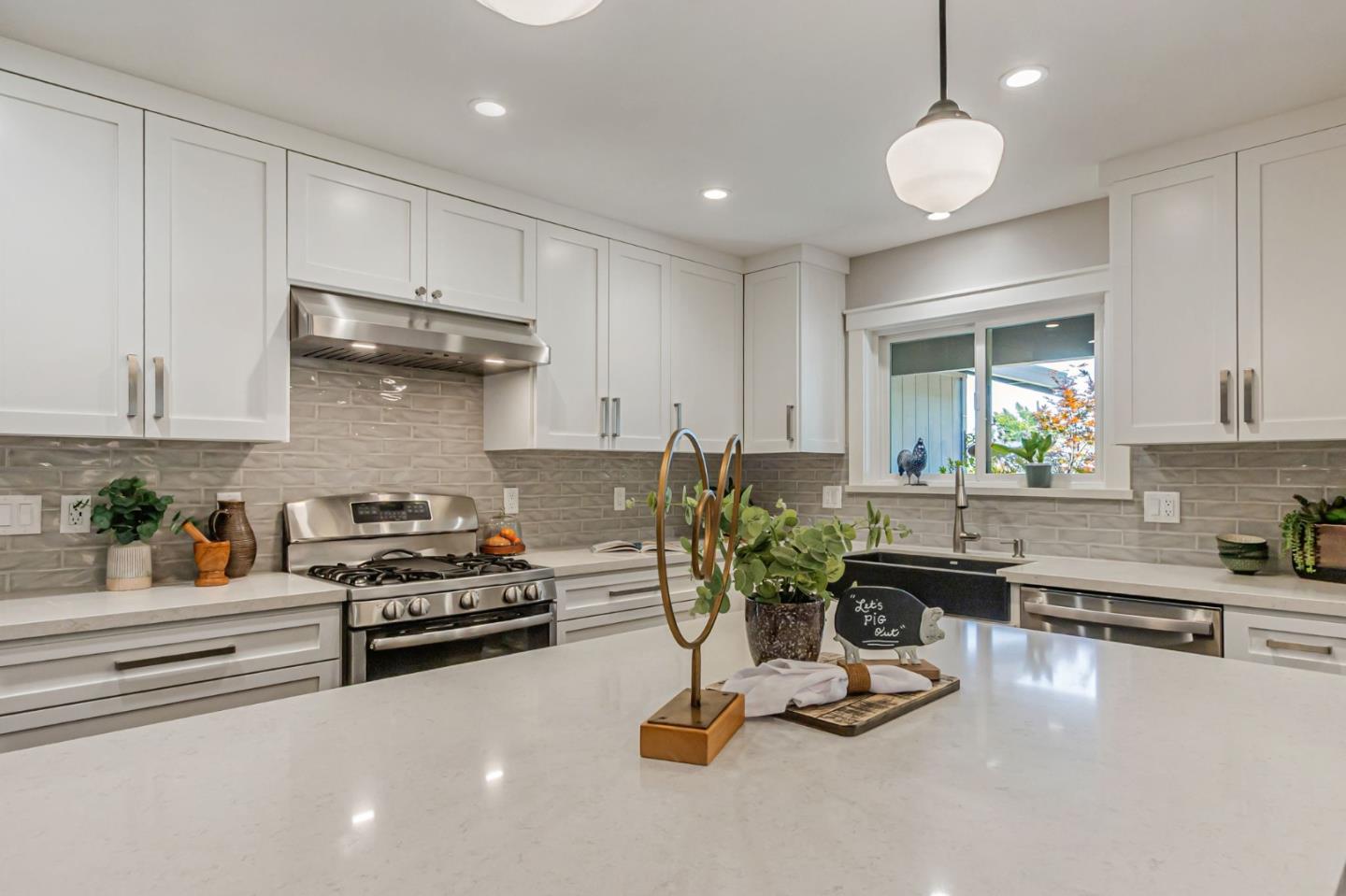 Detail Gallery Image 14 of 57 For 5412 Starcrest Dr, San Jose,  CA 95123 - 3 Beds | 2 Baths