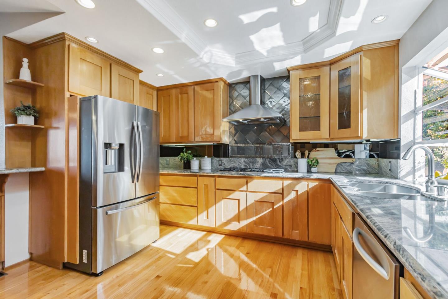Detail Gallery Image 20 of 97 For 3449 Suncrest Ave, San Jose,  CA 95132 - 5 Beds | 2/1 Baths
