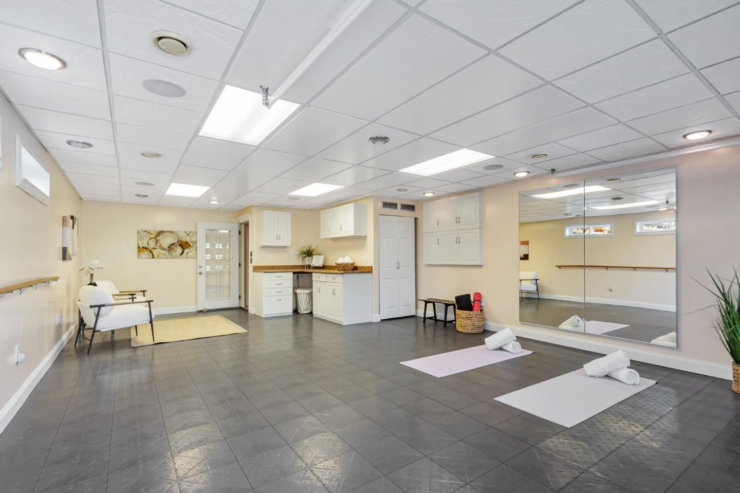 Detail Gallery Image 46 of 97 For 3449 Suncrest Ave, San Jose,  CA 95132 - 5 Beds | 2/1 Baths