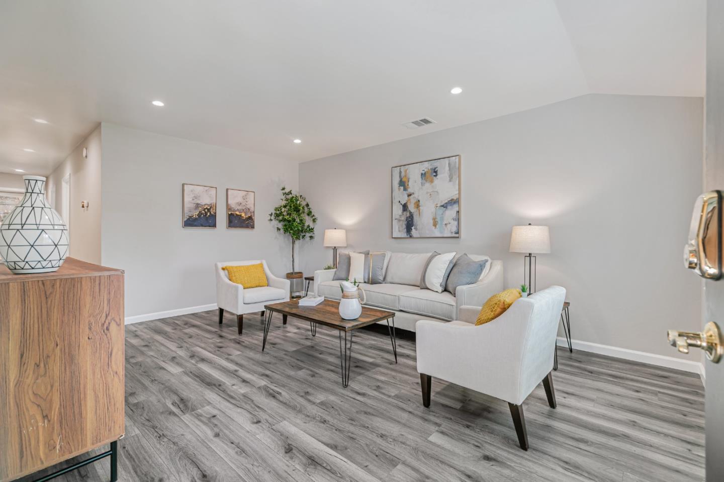 Detail Gallery Image 5 of 33 For 2489 Foxdale Dr, San Jose,  CA 95122 - 4 Beds | 2 Baths