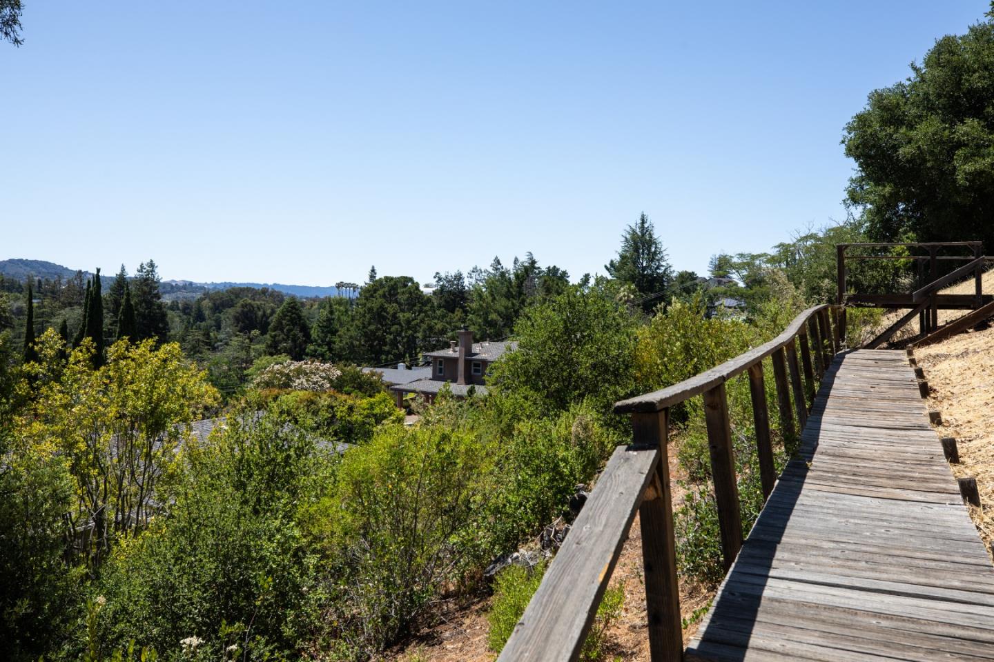 Detail Gallery Image 26 of 36 For 348 Costello Dr, Los Altos,  CA 94024 - 3 Beds | 2 Baths