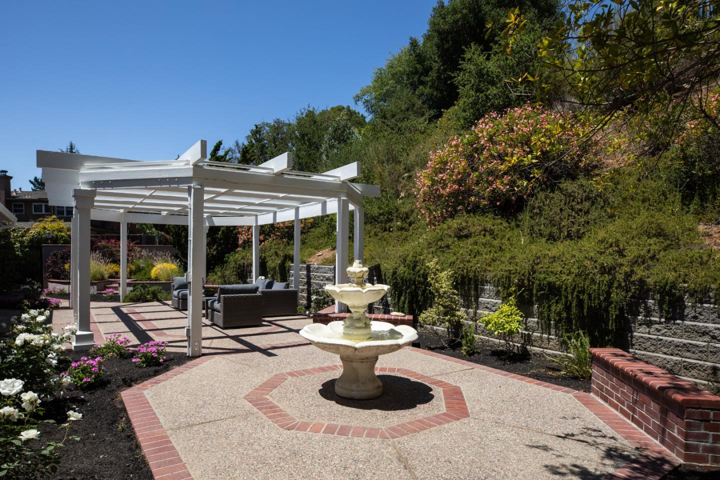 Detail Gallery Image 31 of 36 For 348 Costello Dr, Los Altos,  CA 94024 - 3 Beds | 2 Baths