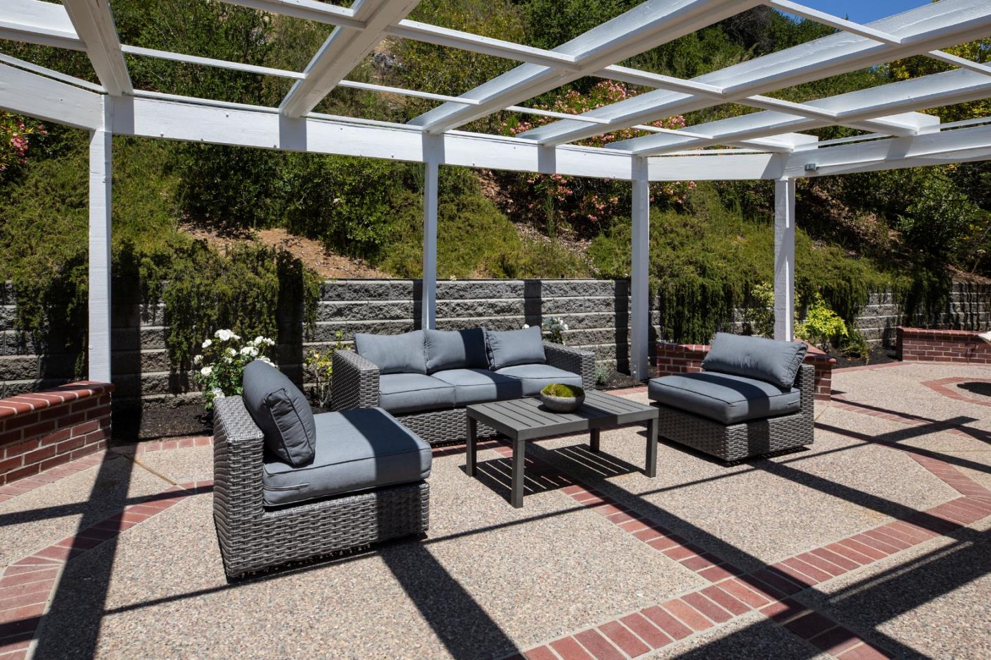Detail Gallery Image 32 of 36 For 348 Costello Dr, Los Altos,  CA 94024 - 3 Beds | 2 Baths