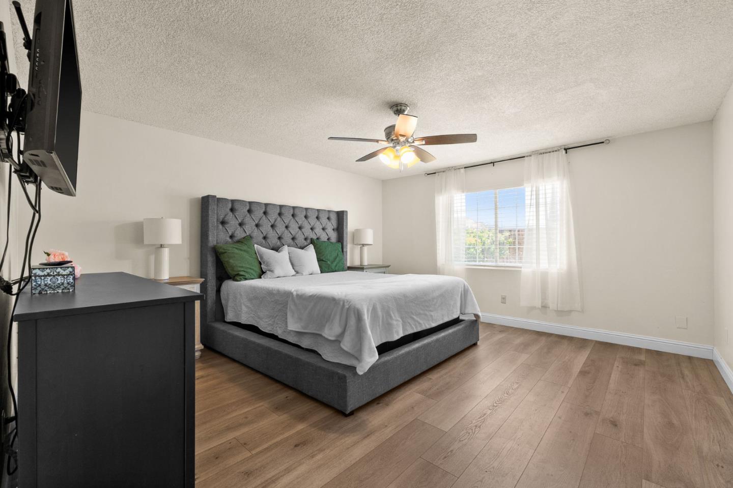 Detail Gallery Image 11 of 26 For 1014 Croyden Way, Manteca,  CA 95336 - 3 Beds | 2 Baths