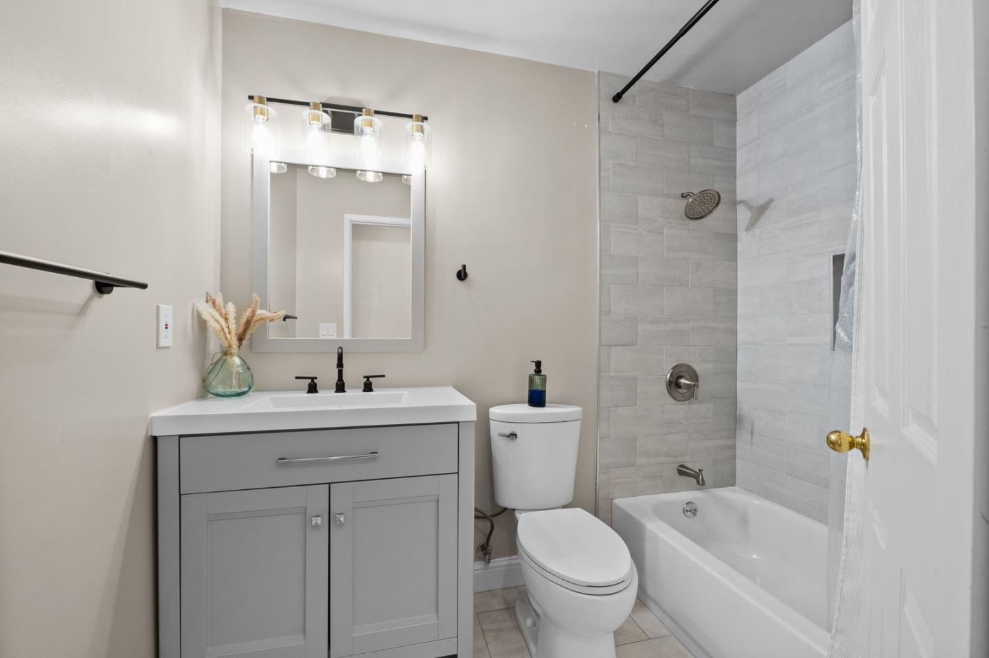 Detail Gallery Image 17 of 26 For 1014 Croyden Way, Manteca,  CA 95336 - 3 Beds | 2 Baths