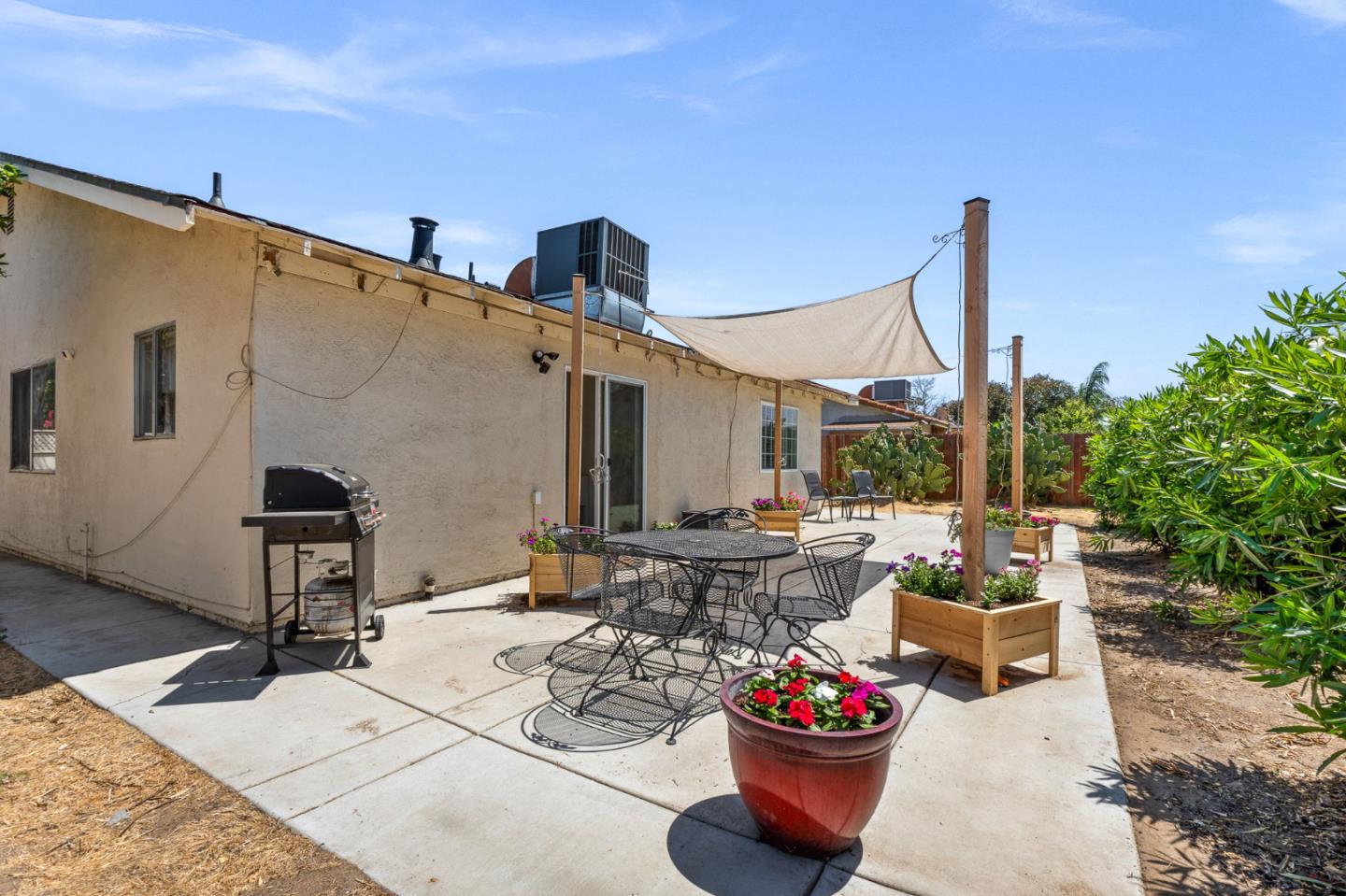 Detail Gallery Image 21 of 26 For 1014 Croyden Way, Manteca,  CA 95336 - 3 Beds | 2 Baths