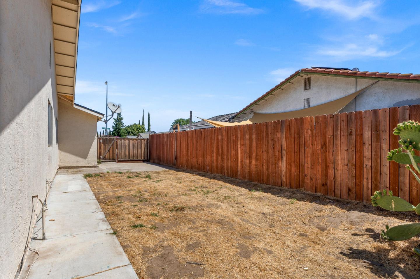 Detail Gallery Image 22 of 26 For 1014 Croyden Way, Manteca,  CA 95336 - 3 Beds | 2 Baths