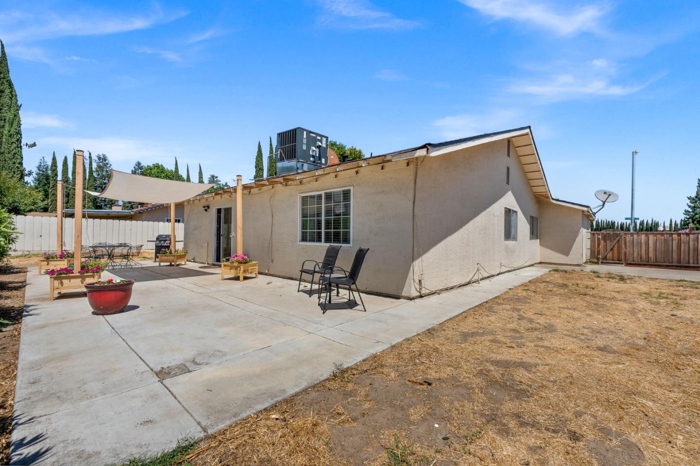 Detail Gallery Image 23 of 26 For 1014 Croyden Way, Manteca,  CA 95336 - 3 Beds | 2 Baths