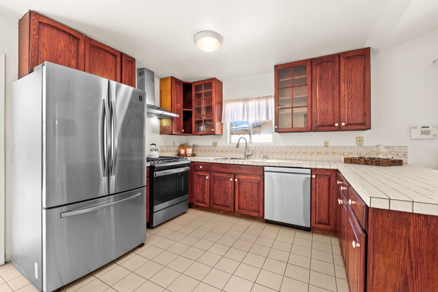 Detail Gallery Image 6 of 26 For 1014 Croyden Way, Manteca,  CA 95336 - 3 Beds | 2 Baths