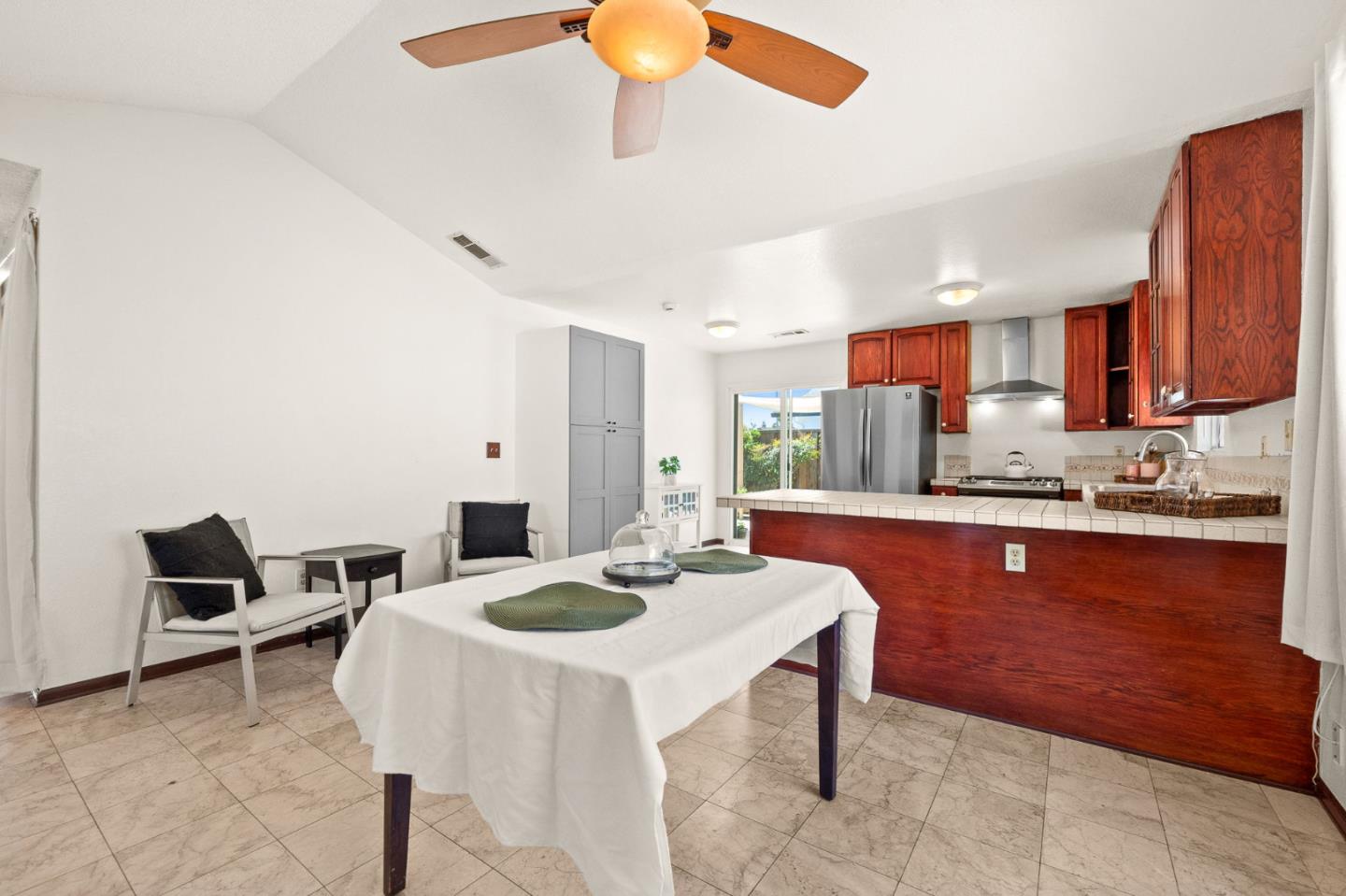 Detail Gallery Image 7 of 26 For 1014 Croyden Way, Manteca,  CA 95336 - 3 Beds | 2 Baths