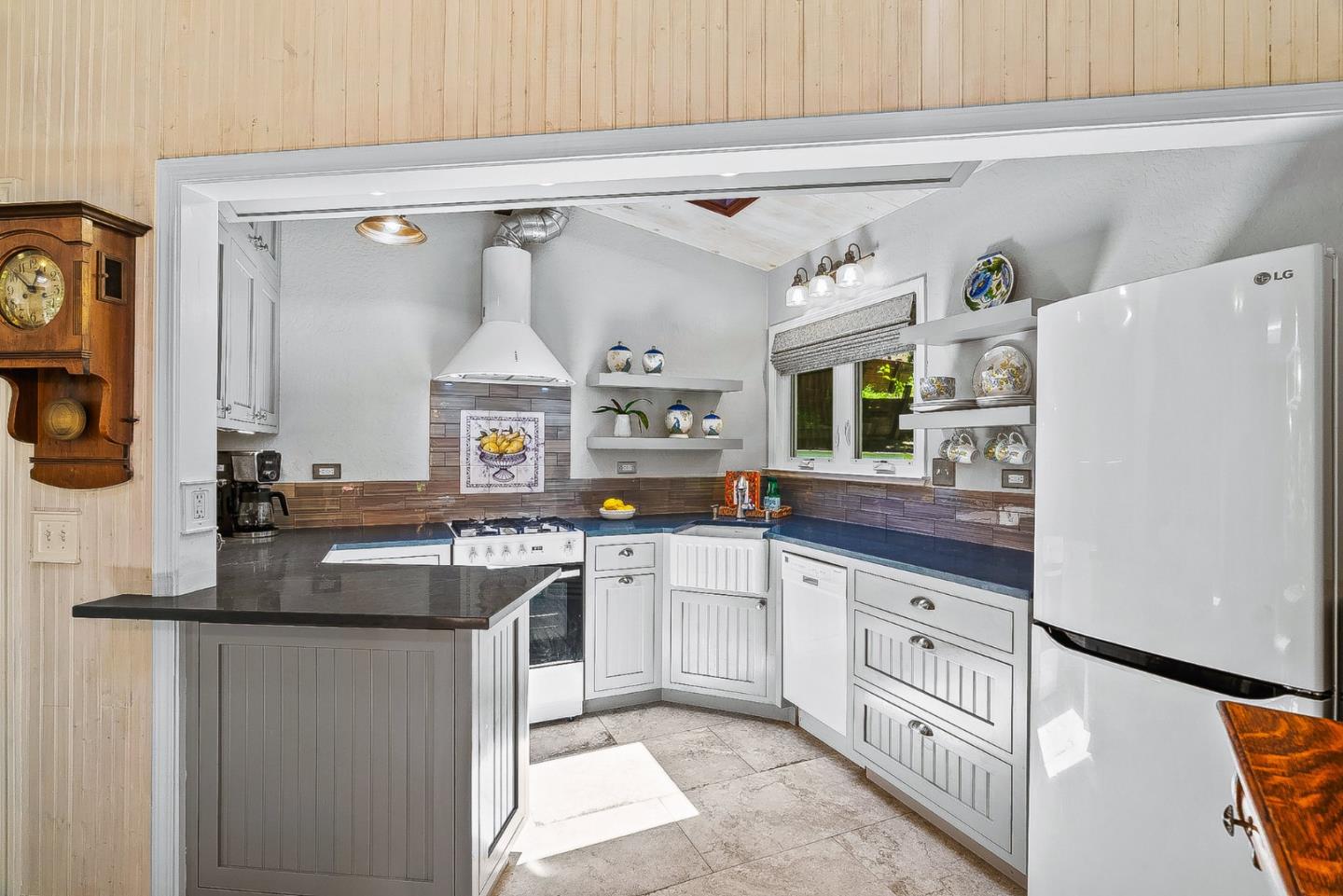 Detail Gallery Image 7 of 41 For 769 Cathedral Dr, Aptos,  CA 95003 - 2 Beds | 1 Baths