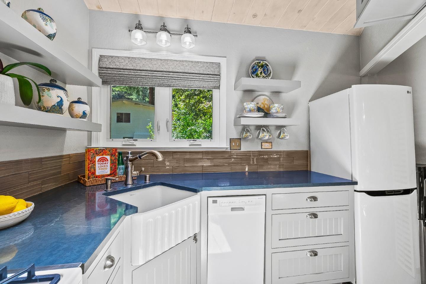 Detail Gallery Image 8 of 41 For 769 Cathedral Dr, Aptos,  CA 95003 - 2 Beds | 1 Baths