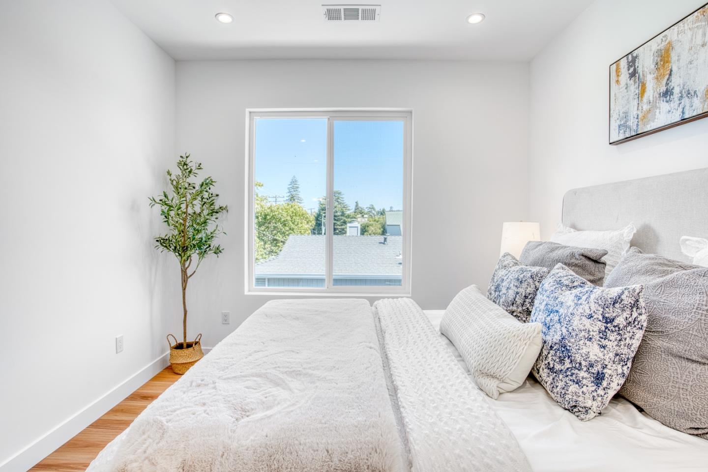 Detail Gallery Image 28 of 48 For 1945 Park Ave #1,  San Jose,  CA 95126 - 4 Beds | 3 Baths