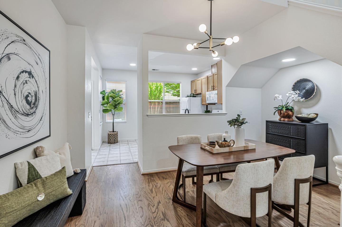 Detail Gallery Image 13 of 65 For 103 Whits Rd, Mountain View,  CA 94040 - 3 Beds | 2/1 Baths