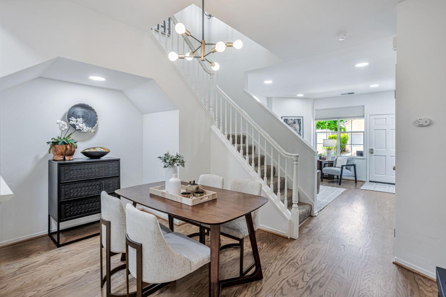 Detail Gallery Image 14 of 65 For 103 Whits Rd, Mountain View,  CA 94040 - 3 Beds | 2/1 Baths
