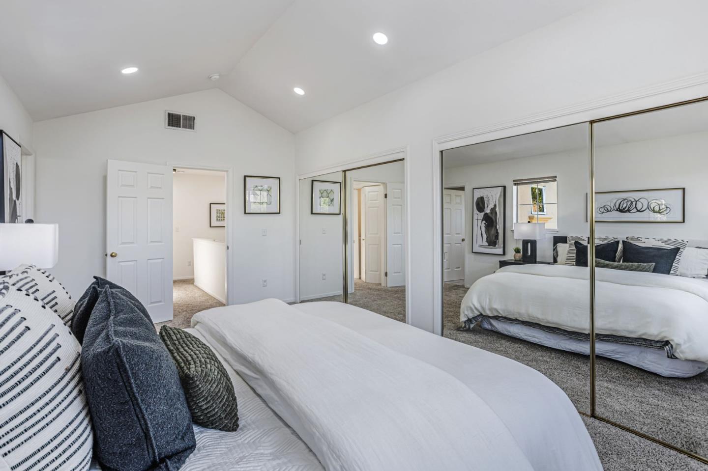 Detail Gallery Image 20 of 65 For 103 Whits Rd, Mountain View,  CA 94040 - 3 Beds | 2/1 Baths