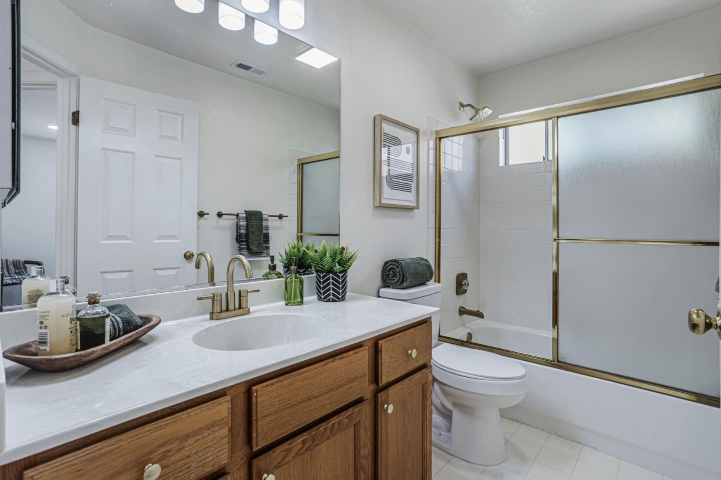 Detail Gallery Image 28 of 65 For 103 Whits Rd, Mountain View,  CA 94040 - 3 Beds | 2/1 Baths