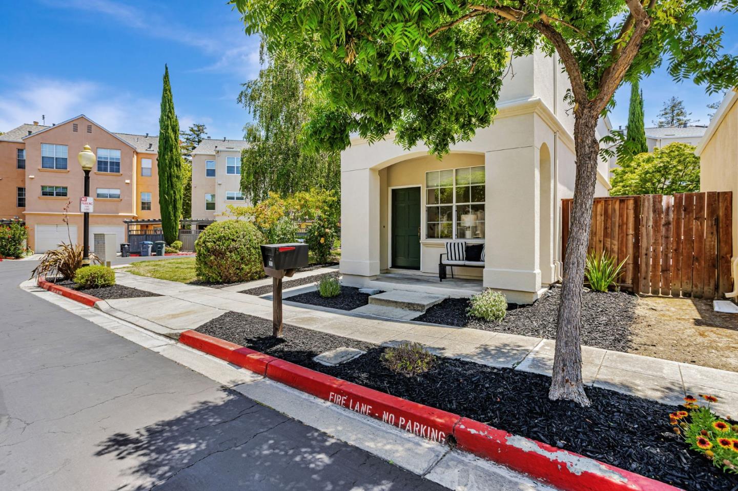 Detail Gallery Image 3 of 65 For 103 Whits Rd, Mountain View,  CA 94040 - 3 Beds | 2/1 Baths