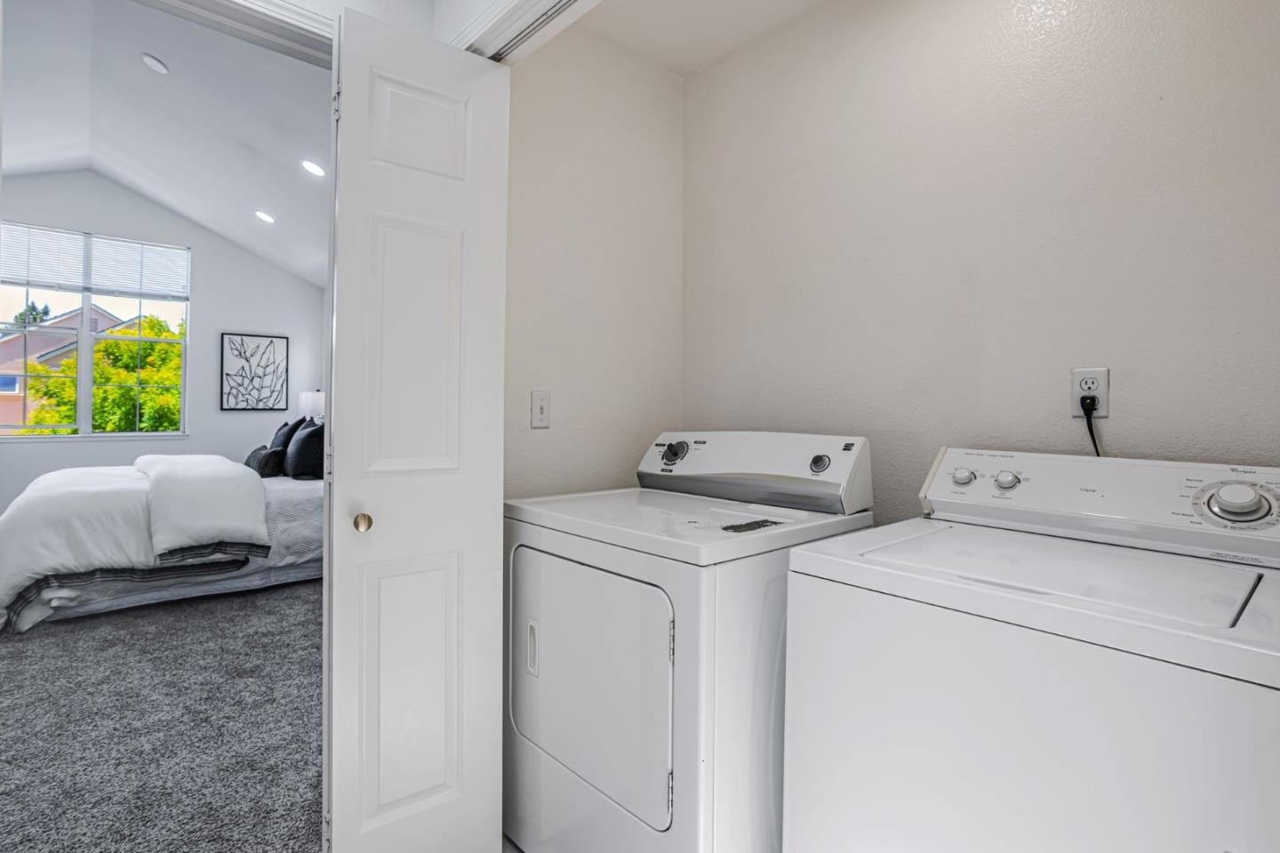 Detail Gallery Image 31 of 65 For 103 Whits Rd, Mountain View,  CA 94040 - 3 Beds | 2/1 Baths