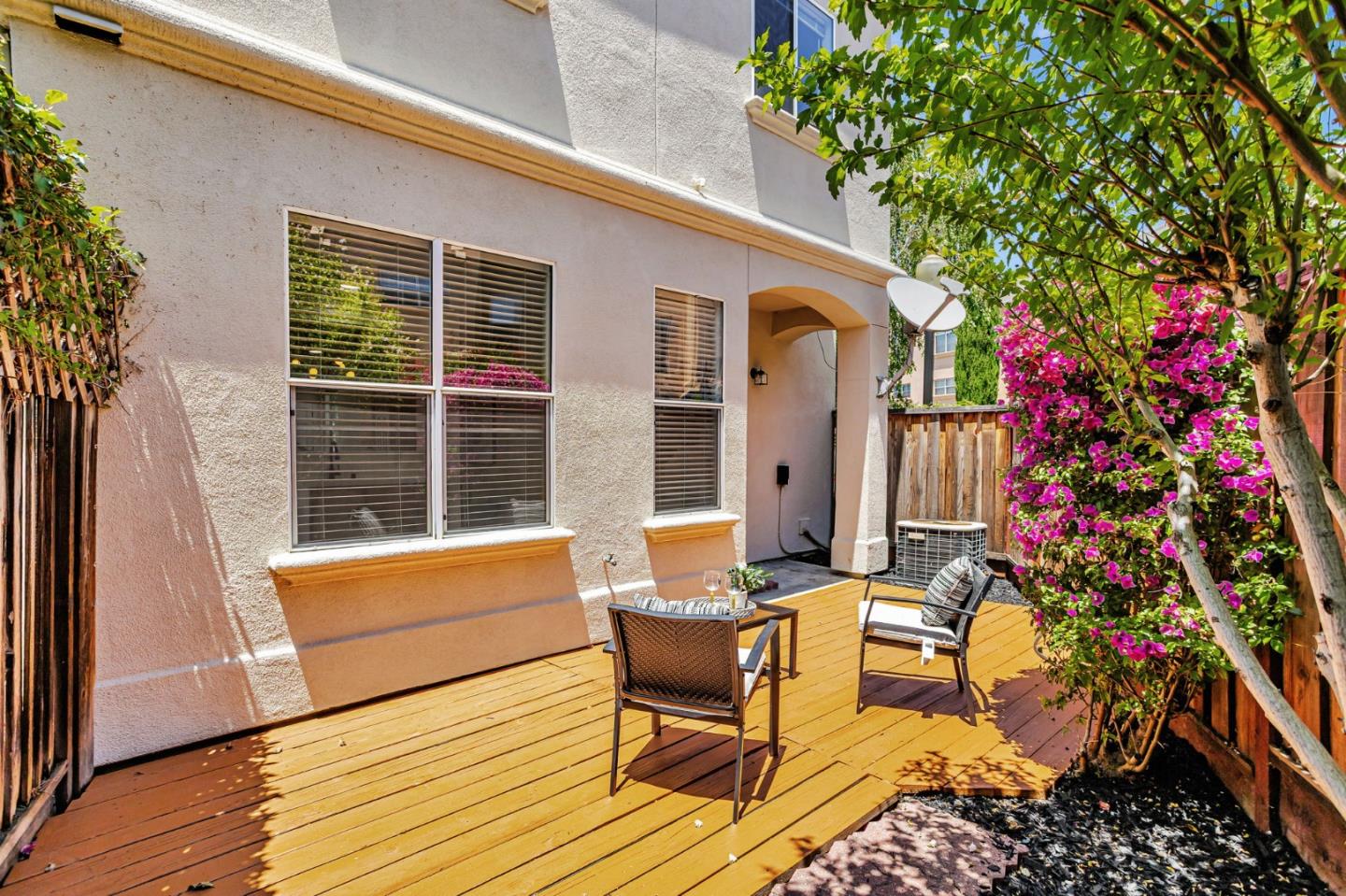 Detail Gallery Image 37 of 65 For 103 Whits Rd, Mountain View,  CA 94040 - 3 Beds | 2/1 Baths