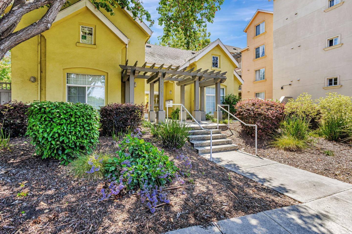 Detail Gallery Image 49 of 65 For 103 Whits Rd, Mountain View,  CA 94040 - 3 Beds | 2/1 Baths