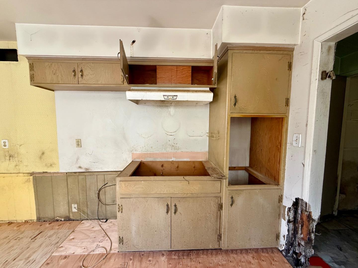 Detail Gallery Image 5 of 18 For 1775 Donna Ln, San Jose,  CA 95124 - 3 Beds | 2 Baths