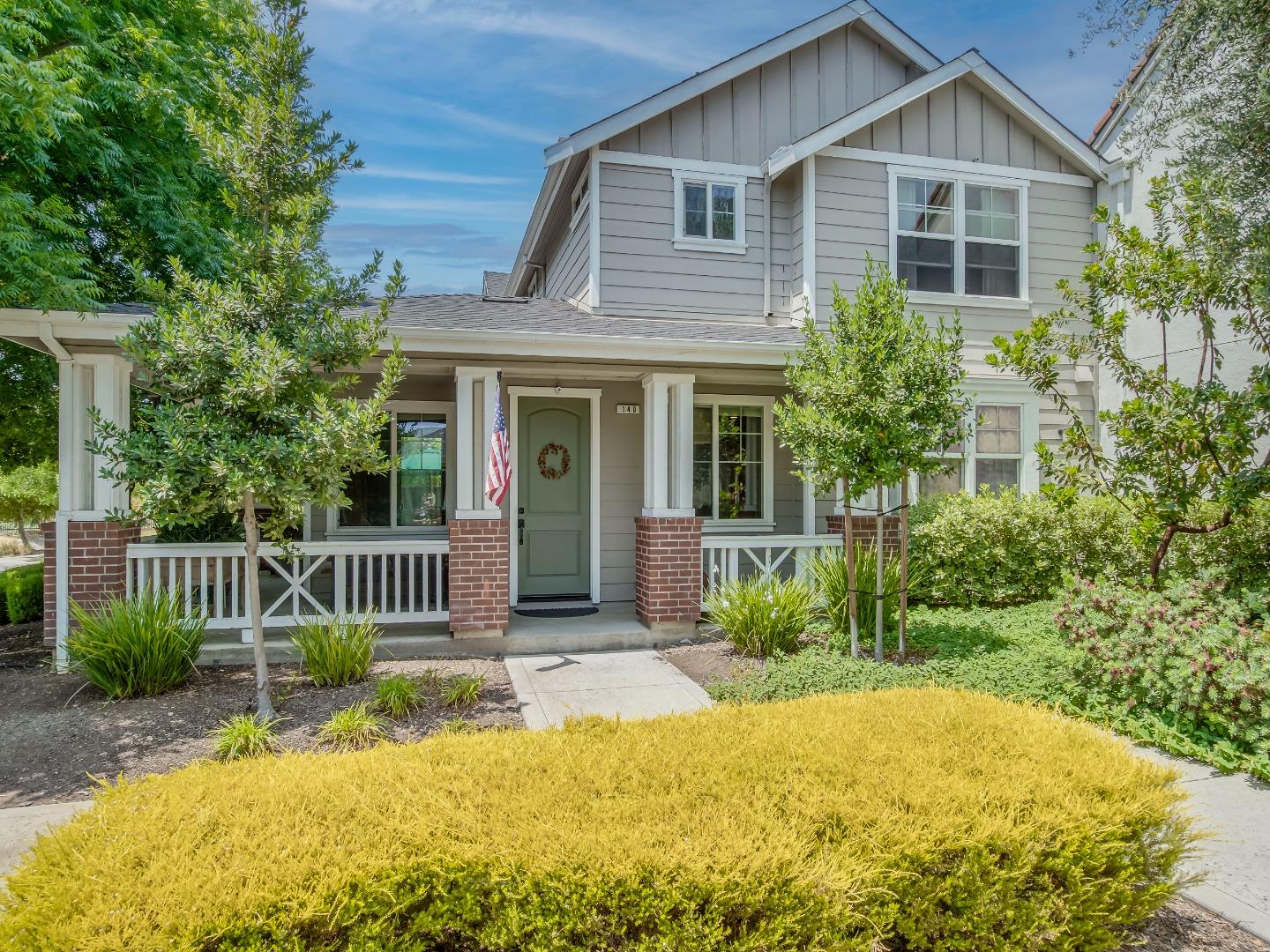Detail Gallery Image 1 of 36 For 140 Sarafina Way, Gilroy,  CA 95020 - 3 Beds | 2/1 Baths