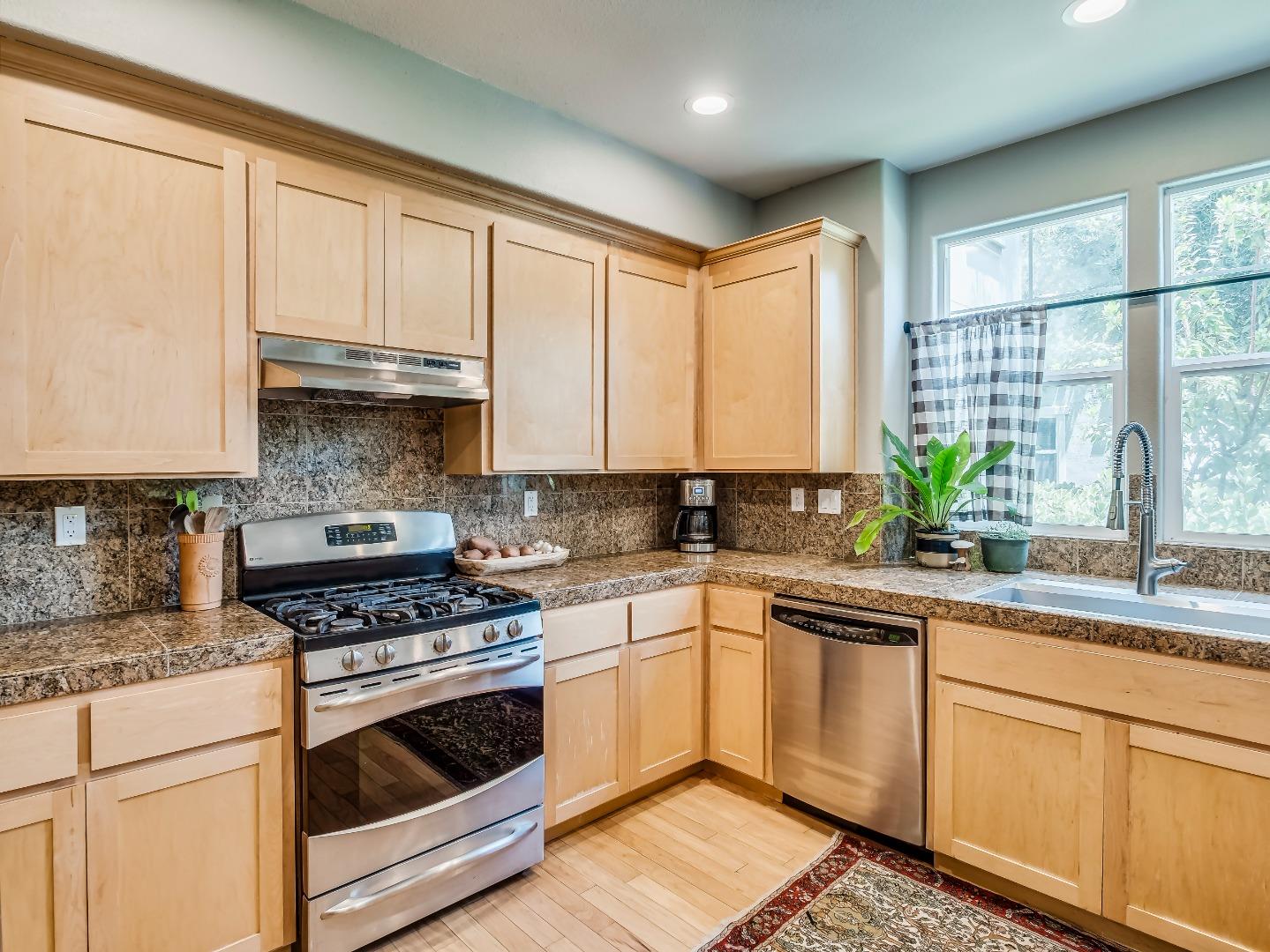 Detail Gallery Image 12 of 36 For 140 Sarafina Way, Gilroy,  CA 95020 - 3 Beds | 2/1 Baths