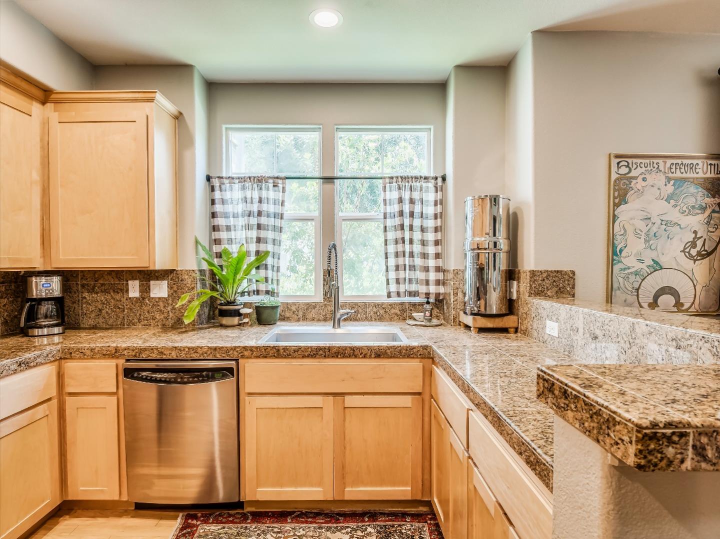 Detail Gallery Image 13 of 36 For 140 Sarafina Way, Gilroy,  CA 95020 - 3 Beds | 2/1 Baths
